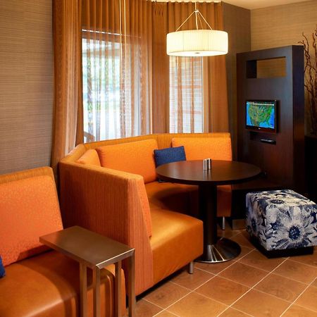 Отель Courtyard Cleveland Airport South Мидлберг-Хайтс Экстерьер фото