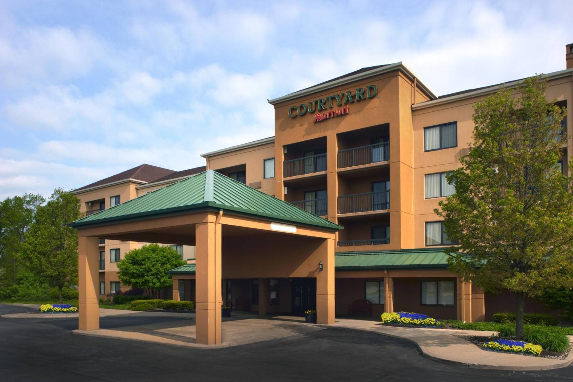 Отель Courtyard Cleveland Airport South Мидлберг-Хайтс Экстерьер фото