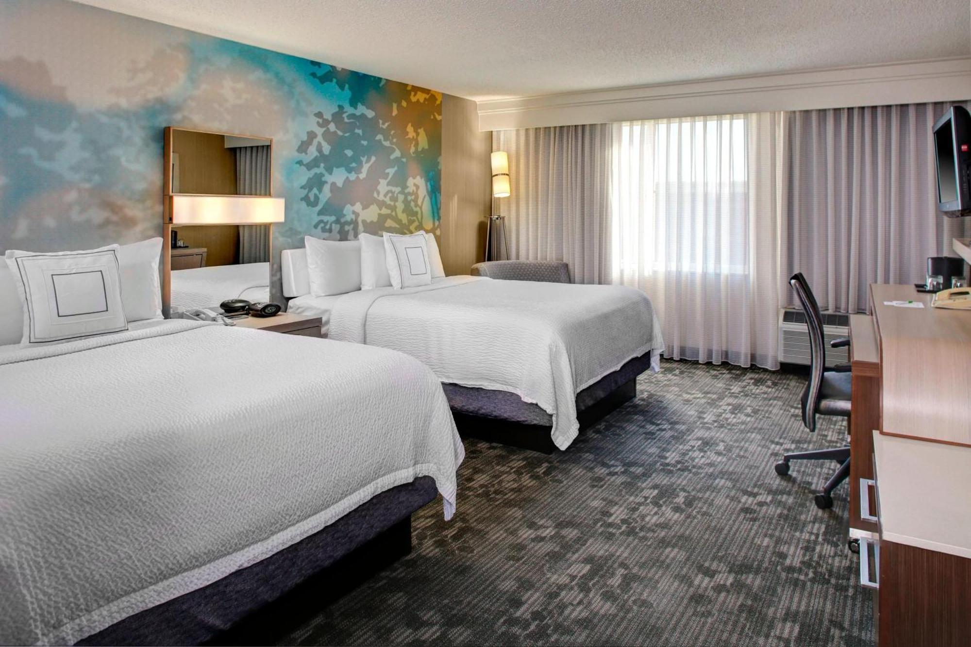Отель Courtyard Cleveland Airport South Мидлберг-Хайтс Экстерьер фото